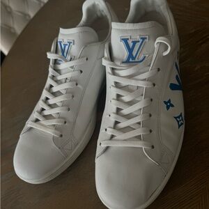 LOUIS VUITTON 
Calfskin Luxembourg Samothrace Mens Sneakers 43 White Blue